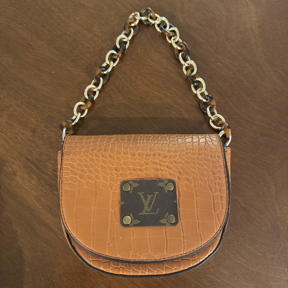 Brown Croc-Embossed Chain Shoulder Bag